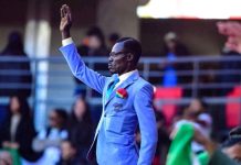 Amoura s’excuse pour son geste envers le sosie de Lumumba